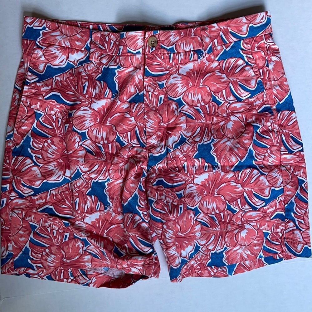32” Floral Vineyard Vines Khaki Shorts